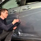 Yrityksen 2 kuva AUTOPELTIKORJAAMO PARVIAINEN Moottoriajoneuvojen huolto ja korjaus (pl. renkaat)  Helsinki 18