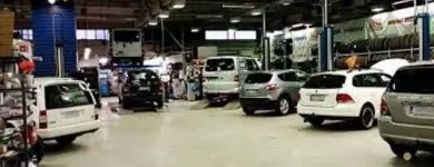 Yrityksen 2 kuva AUTOHUOLTO KARISTE KY Moottoriajoneuvojen huolto ja korjaus (pl. renkaat)  Helsinki 18